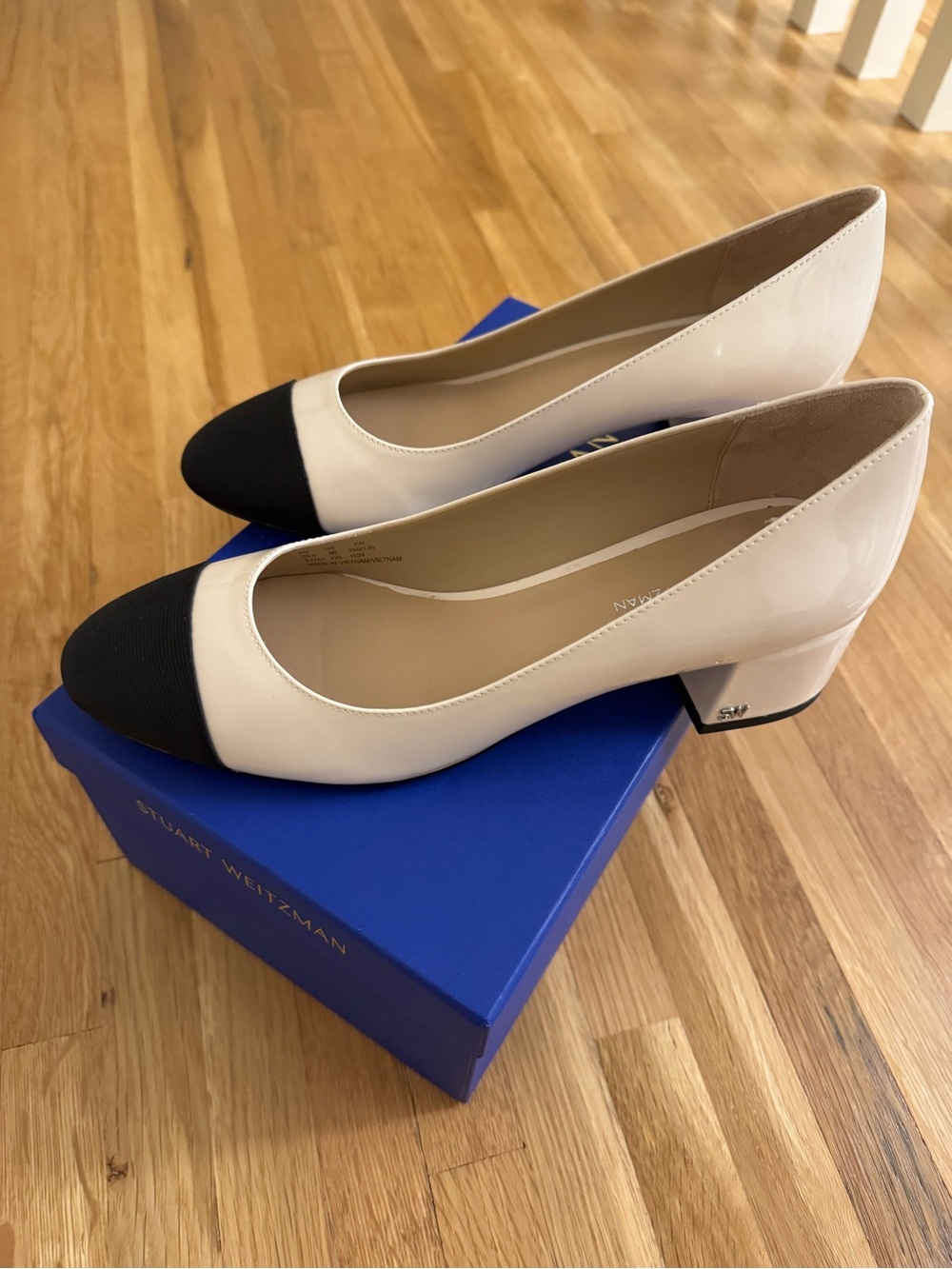 Stuart Weitzman Gabby 45 Block Pump Size 9 - Chalk/Black NWT